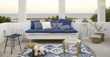 Canapé bleu marine style bord de mer